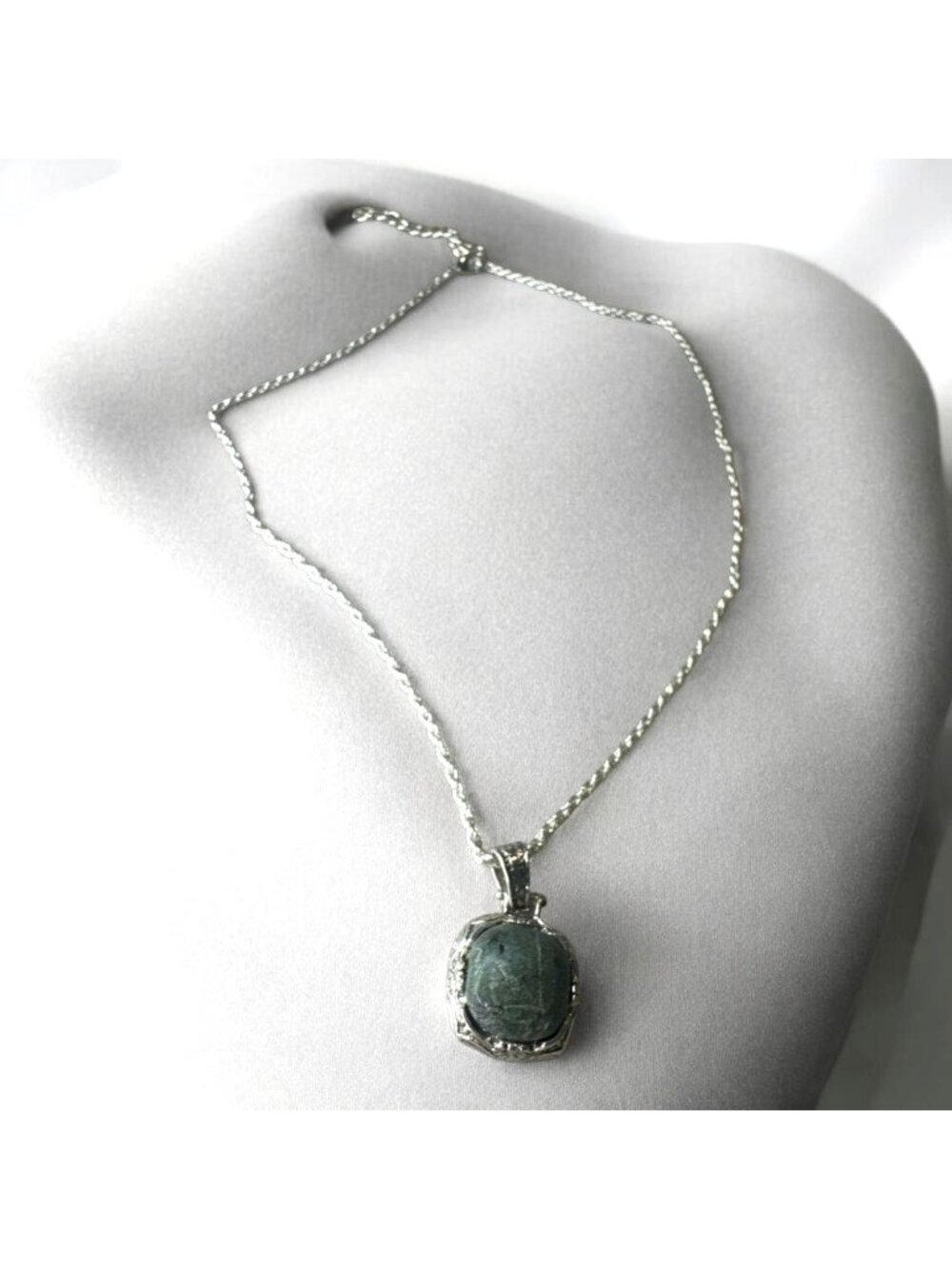 Vintage Style Silver Tone Twist Rope Necklace with Green Stone Pendant Adjustabl